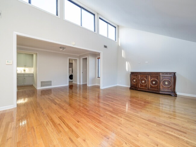 Building Photo - 2 Cypress Ln