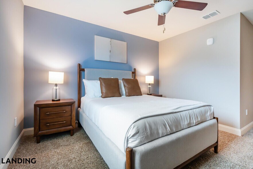 Building Photo - 305 Laredo Dr