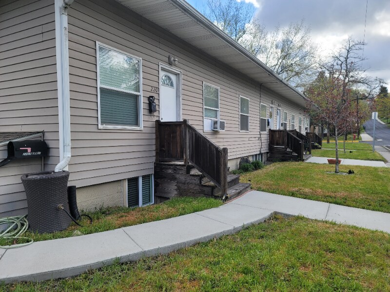 Building Photo - 220 E D St