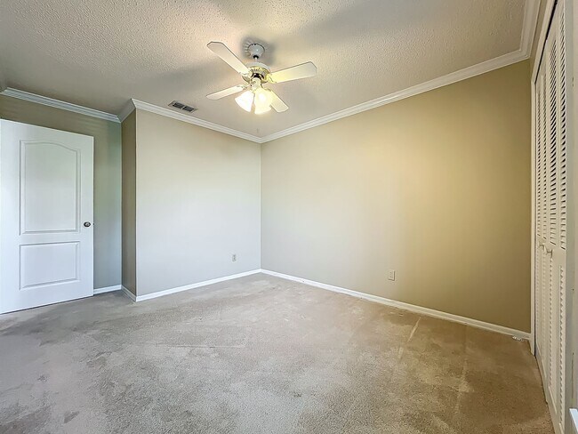 Building Photo - Elegant 4-Bed Winter Park Home with Oversized Hot Tub & Scenic Setting