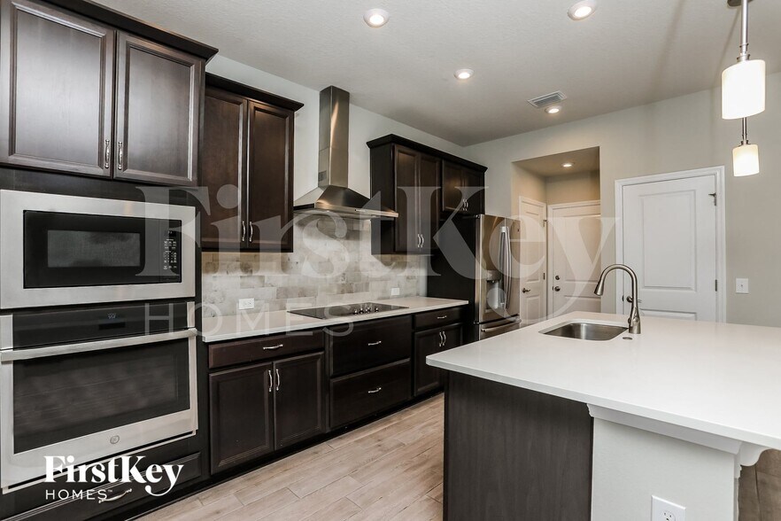 Building Photo - 2898 Gipper Cir