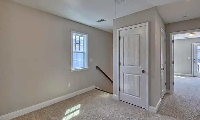 Building Photo - 5 Bedroom 2000 Square Ft Home at Village at Berkeley