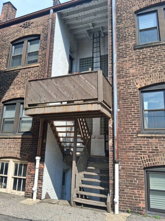 Building Photo - 2469 Overlook Rd