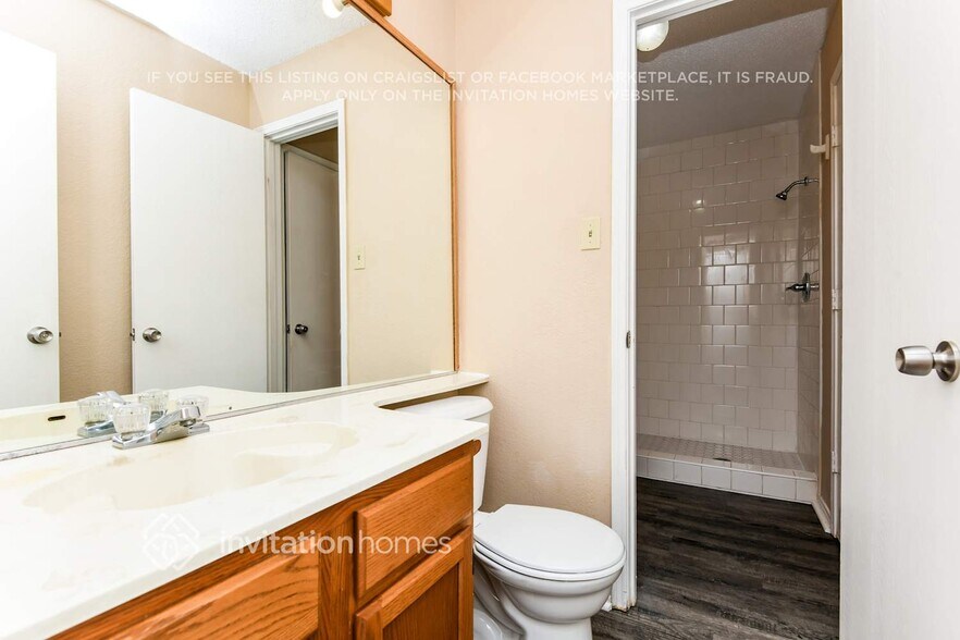 Building Photo - 3805 Waxwing Cir S