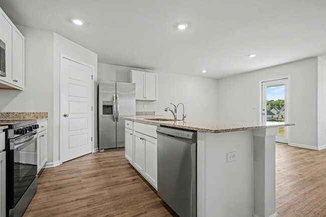 Building Photo - 4000 Cottage Farm Rd