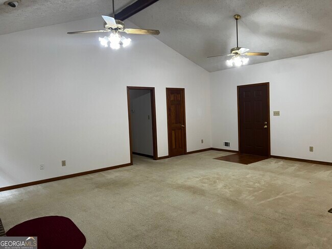 Building Photo - 380 Hidden Valley Dr SE