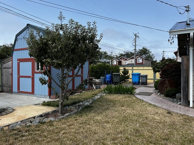 Building Photo - 1109 Thomas St
