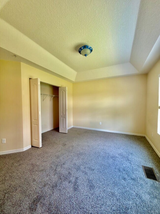 Building Photo - 2305 Betsy Ross Ln
