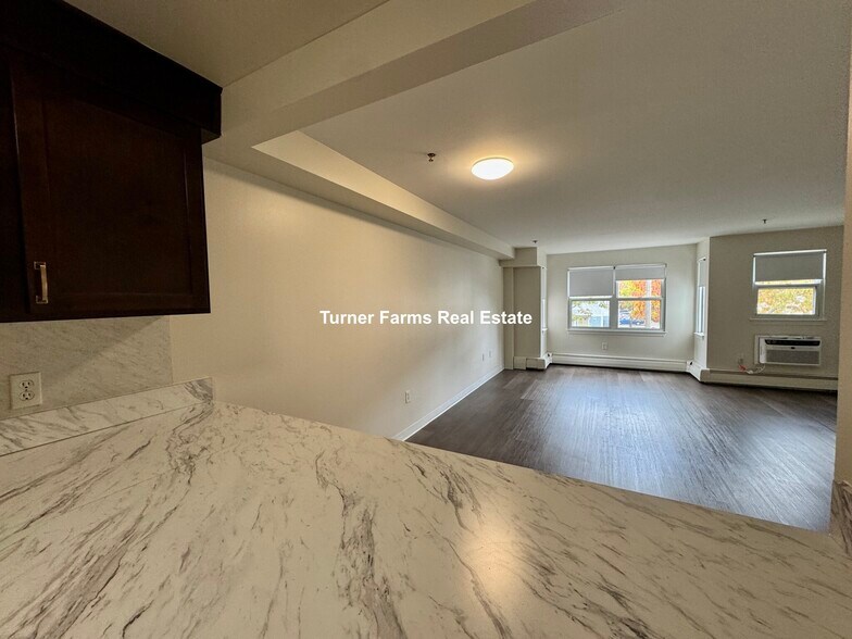 Building Photo - 2 Smith St