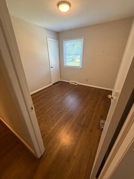 Building Photo - 4220 Pennydale Dr