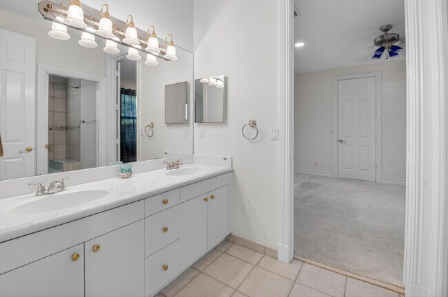 Building Photo - 16164 Bridlewood Cir