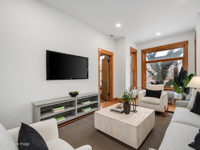 Building Photo - 1415 W George St