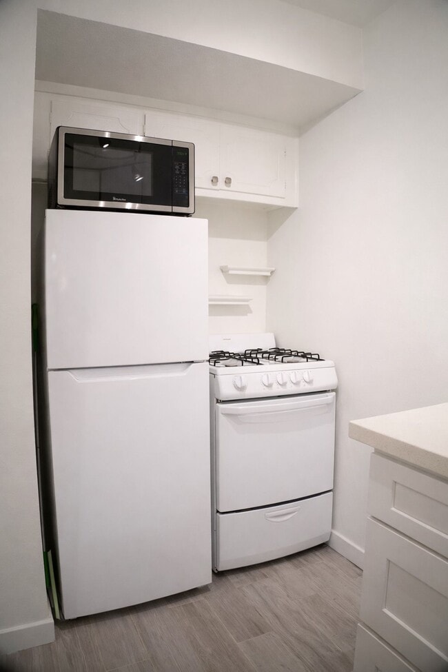 Building Photo - 733 Manhattan Beach Blvd