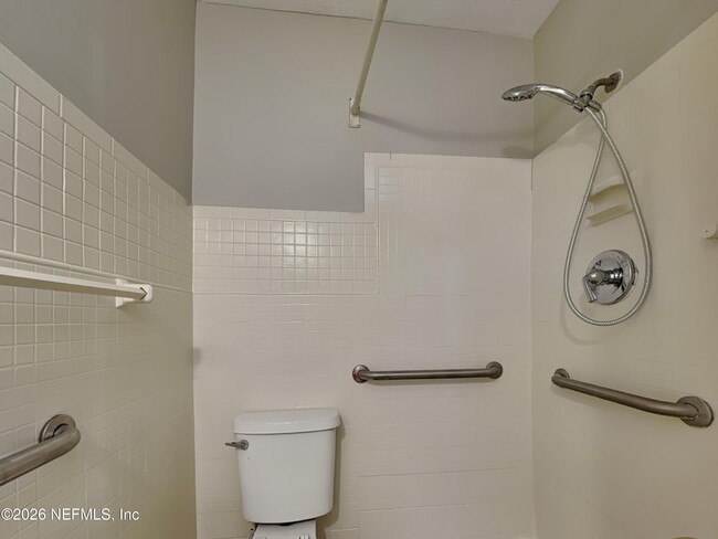 Building Photo - 10927 Regency Dr
