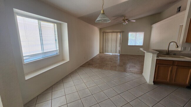 Building Photo - 12512 Sombra Grande Dr