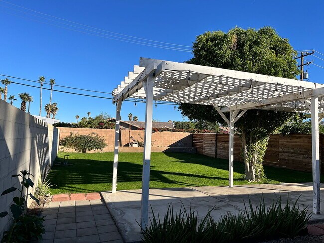 Building Photo - 44136 Fairhaven Dr