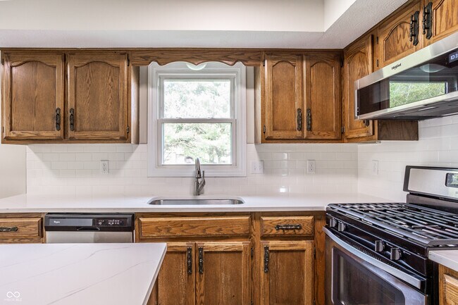 Building Photo - 6130 Bethesda Way