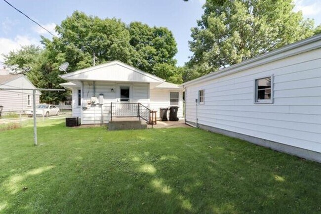 Building Photo - Spacious 3-Bedroom Home with Oversized Gar...