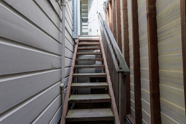 Building Photo - 4 Bed / 2 Bath home in Outer Richmond near...