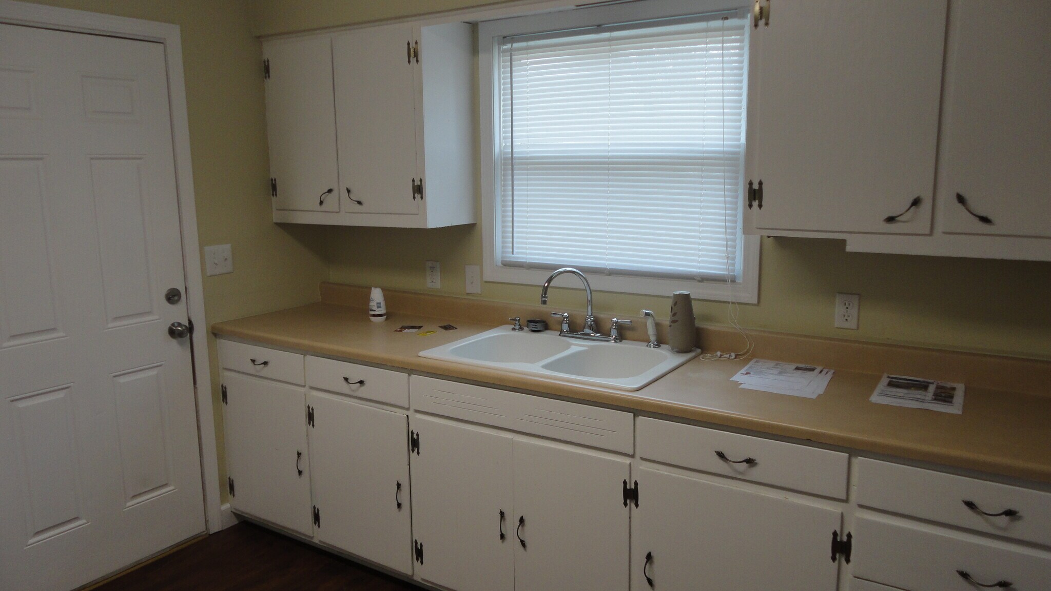 Building Photo - 108 W Garner St