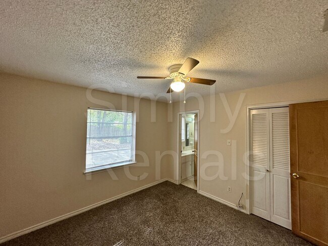 Building Photo - 7 Timberside Dr