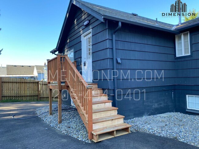 Building Photo - 1310 Poindexter Ave W