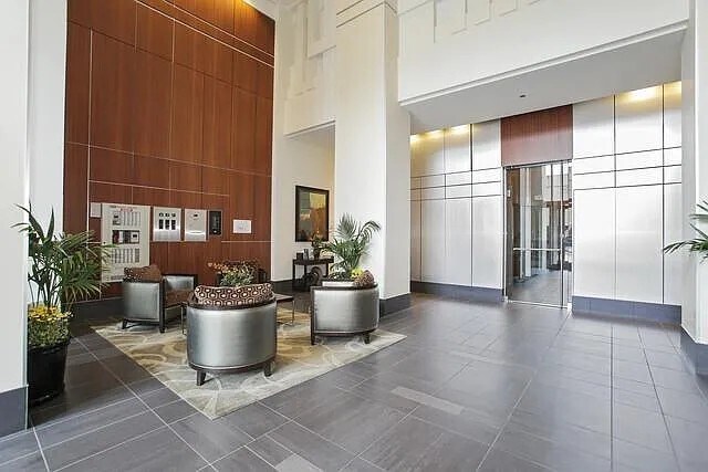 Lobby - 1400 S Michigan Ave