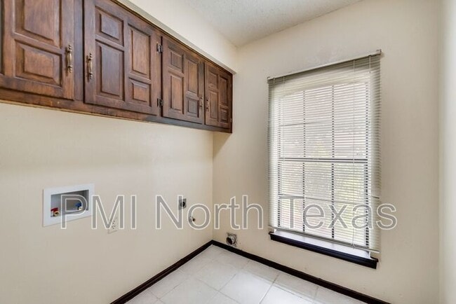 Building Photo - 3009 Malibu Pl