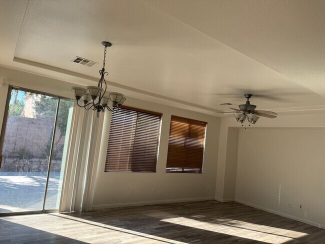 Building Photo - Beautiful three Bedroom, 2 Bath Home