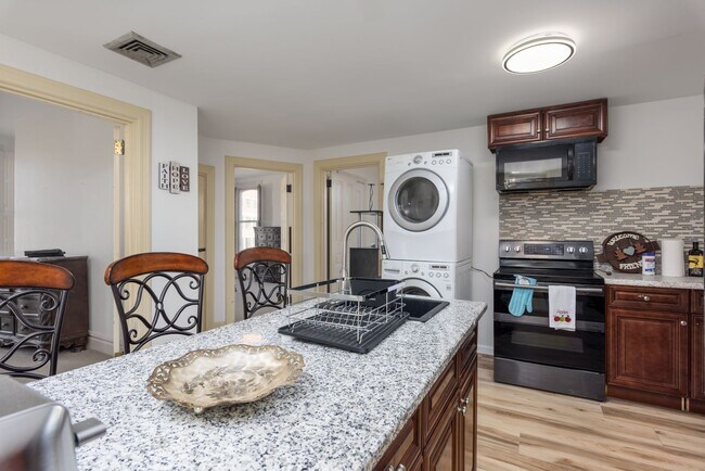 Building Photo - 132 State St