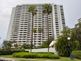 Building Photo - 2500 Parkview Dr