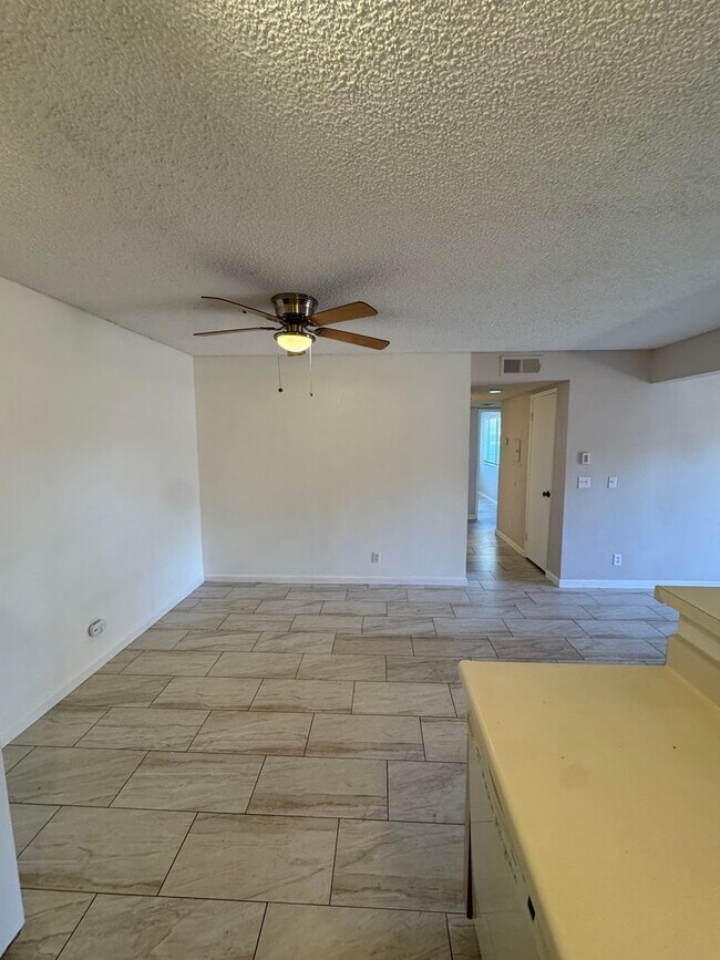 Building Photo - Comfortable Condo Living in Santa Maria