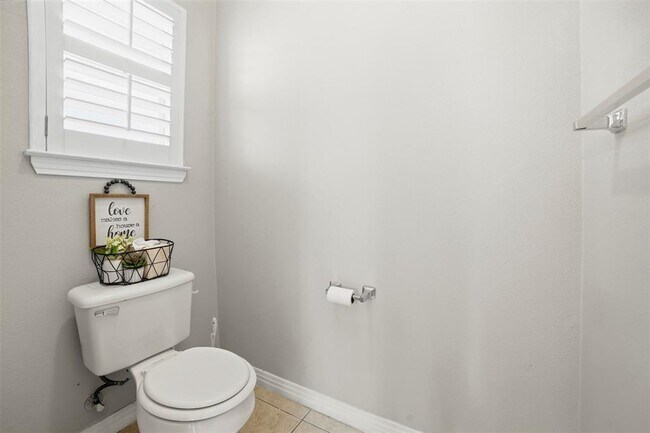 Building Photo - 409 E Austin Ave