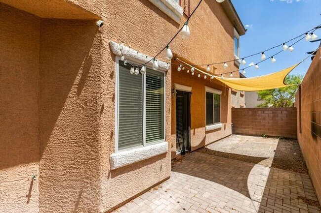 Building Photo - Beautiful 3 Bed / 3 Bath Home in Skyridge Community