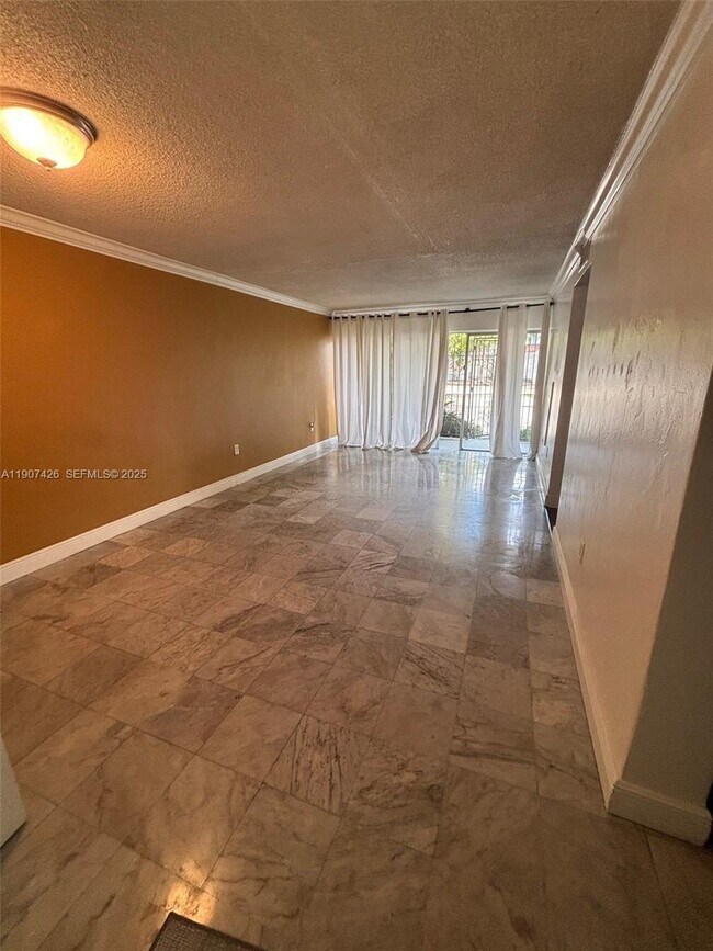 Building Photo - 520 NE 38th St