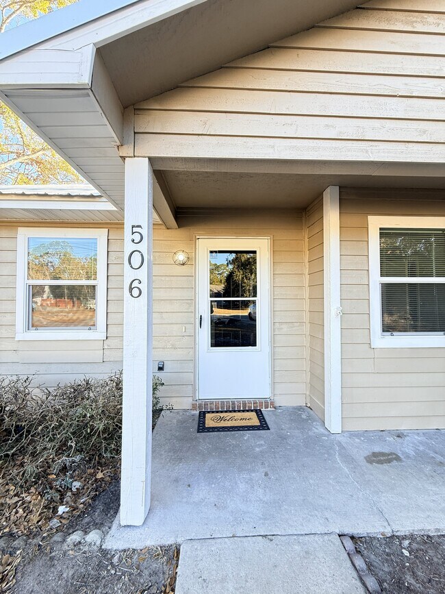 Building Photo - 506 Idlewood Cir