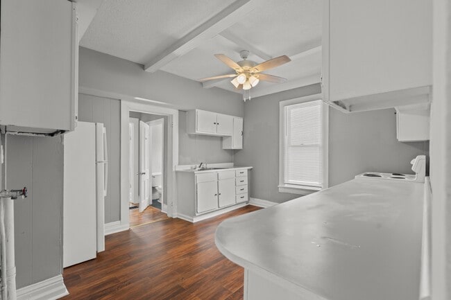 Building Photo - 1319 Maple St