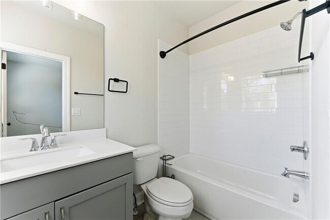 Building Photo - 5004 Bellmoore Park Ln