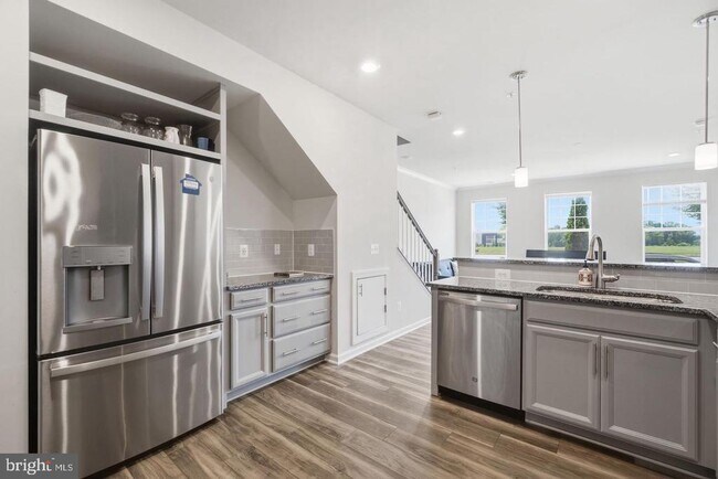 Building Photo - 4922 MacDonough Pl