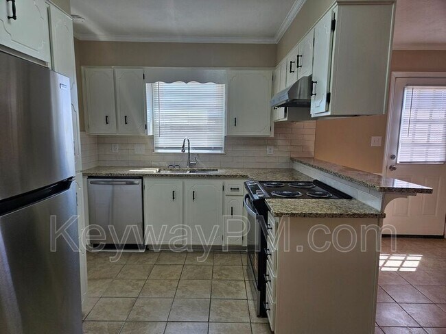 Building Photo - 2326 Greengate Dr