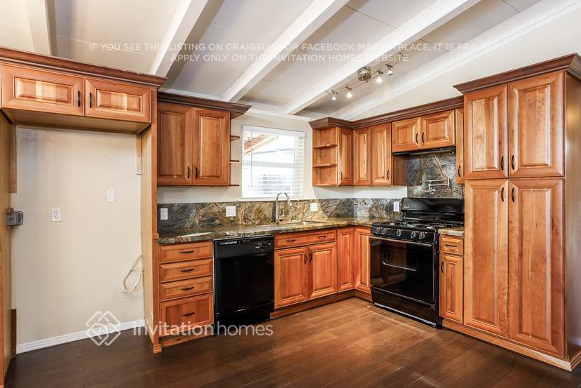 Building Photo - 1467 Michigan St