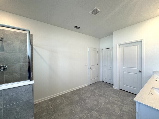 Building Photo - 336 Nine Iron Dr