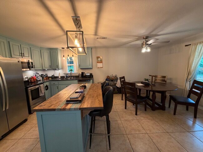 Building Photo - 138 Adams St