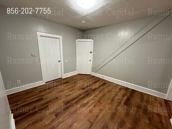 Building Photo - 912 Mt Ephraim Ave