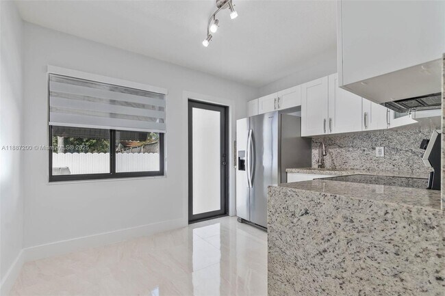 Building Photo - 2567 SW 21st Ave
