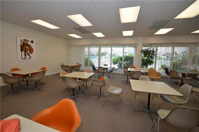 Building Photo - 7420 Bay Island Dr S