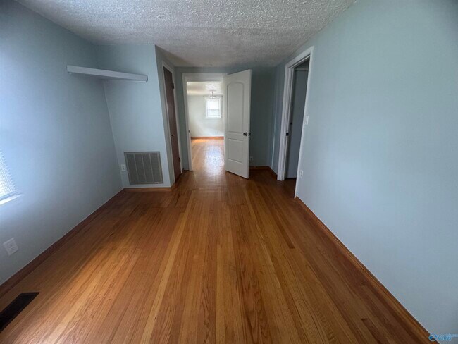 Building Photo - 1113 Humes Ave NE