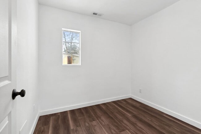 Building Photo - Newly Remodeled West Valley 2 Bed Duplex -...