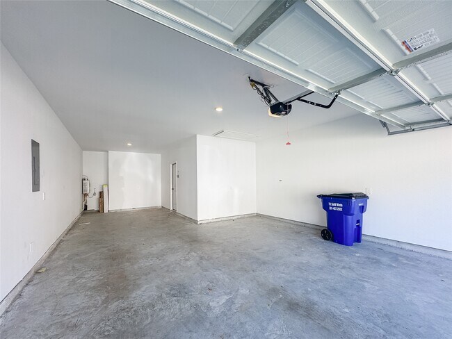 Building Photo - 519 Newcomb Holw Dr