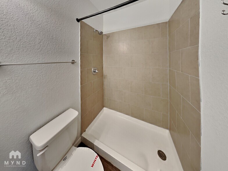 Building Photo - 3230 S Cherry Ln